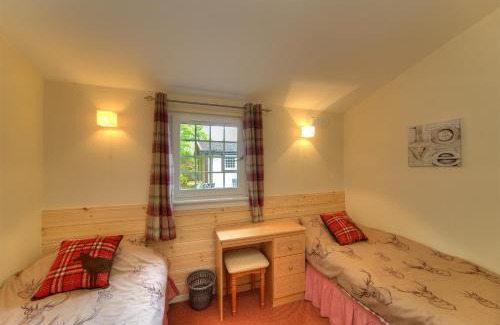 West Laroch Cabina | Appin Holiday Homes -Caravans, Lodges, Shepherds Hut and Train Carriage stays