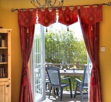West Laroch Cabina | Appin Holiday Homes -Caravans, Lodges, Shepherds Hut and Train Carriage stays