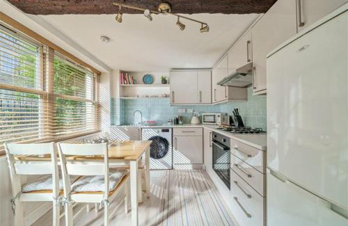 Frome Casa | Apple Cottage - Central Frome - Outdoor Space