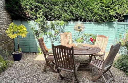 Frome Casa | Apple Cottage - Central Frome - Outdoor Space