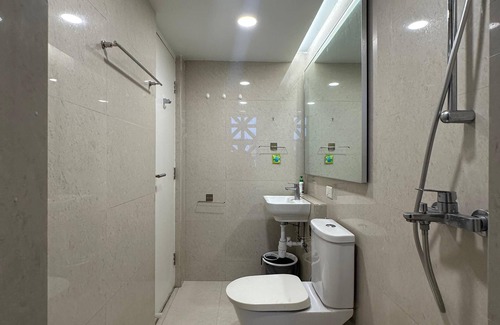 Thane West Apartamento | Appointment With Lake view Thane