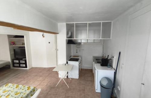 Cervens Apartamento | Apppartement dans maison avec terrasse plein sud , Netflix, parking et fibre