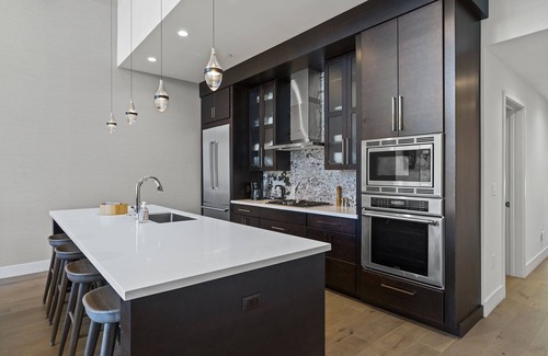 Lake Tahoe Condominio | Appreciate this exclusive private penthouse located on Lake Tahoe's North Shore