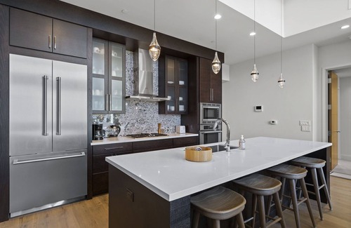 Lake Tahoe Condominio | Appreciate this exclusive private penthouse located on Lake Tahoe's North Shore