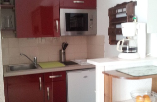 Saint-Georges-de-Didonne Apartamento | Appt Deux Pieces a 100 m de la Place et à l Oree de la Foret