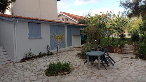 La Terrasse Apartamento | Appt Independant 4 5 ou 6 personnes piscine direct gare ou aeroport Jardin Piscine