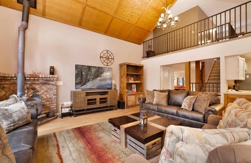 Evergreen Estates Casa | Apres Ski Haus Incredible Modern Cozy Resort Estate Minutes to Activities
