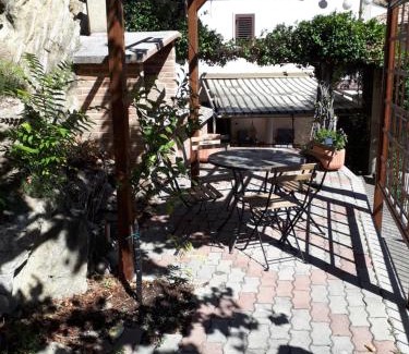 Roccascalegna Casa | Apricot House