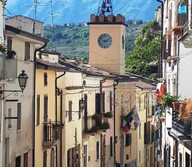 Roccascalegna Casa | Apricot House