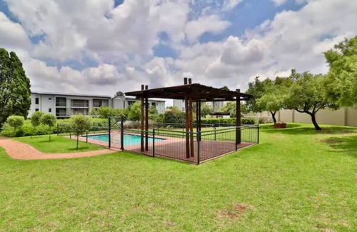Greater Johannesburg Metropolitan Area Apartamento | 2 dormitorios en una impresionante urbanización de golf
