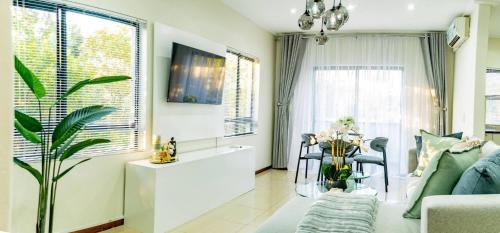 Greater Johannesburg Metropolitan Area Apartamento | Apt 2 Bed in Stunning Golf Estate