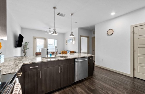 McKinney Apartamento | Apt 335 · Luxury 2Bd Queen Unit | Free Parking |Hwy121| TPC
