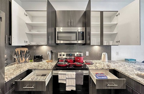 McKinney Apartamento | Apt 355 · Luxury Queen unit/Pool | Free Parking |Hwy121| TPC
