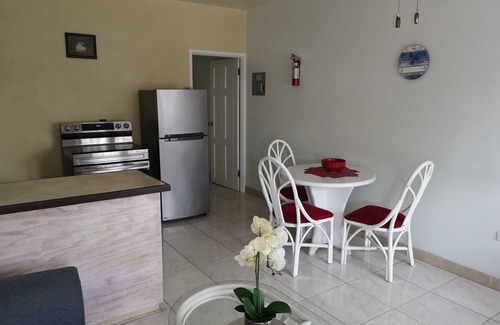 St. Lawrence Gap Apartamento | Apt 5 Balcón Rock - Apartamento con aire acondicionado 6 minutos a pie de la playa