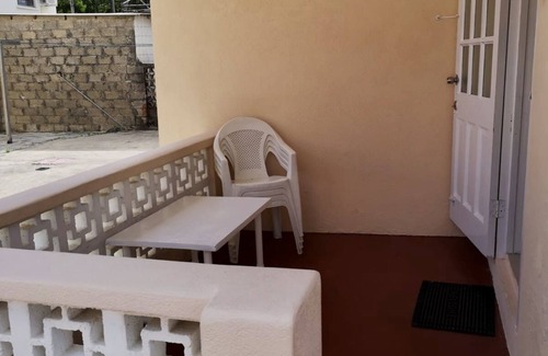 Rockley Apartamento | Apt 6. A beautiful clean 3 bedroom apartment nestled in the heart of Rockley.