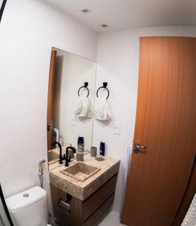 Buraquinho Apartamento | Apt alto padrão 3min da praia