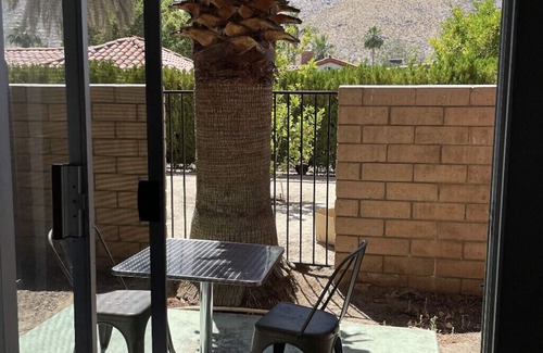 Historic Tennis Club Apartamento | Apt B - 1bed/1bath furnished, private fenced patio in downtown Palm Springs!