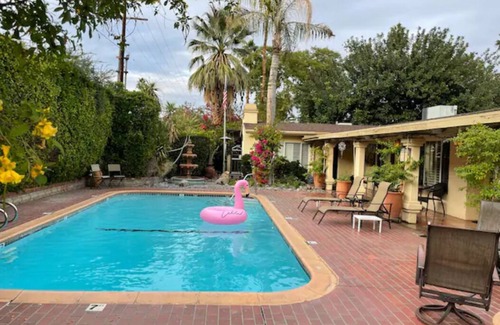 Historic Tennis Club Apartamento | Apt B - 1bed/1bath furnished, private fenced patio in downtown Palm Springs!