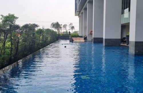 Ciputat Apartamento | Apt Breeze Bintaro 1BR with Pool, Wi-Fi and Netflix by Damaresa