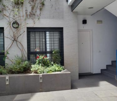 San Julian Apartamento | Apt céntrico, a pie de calle.