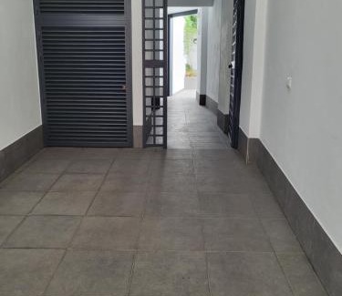 San Julian Apartamento | Apt céntrico, a pie de calle.