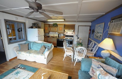 Dewey Beach Apartamento | Seaside Retreat Beach Block 2 BR DOG Friendly 100 pasos de la playa