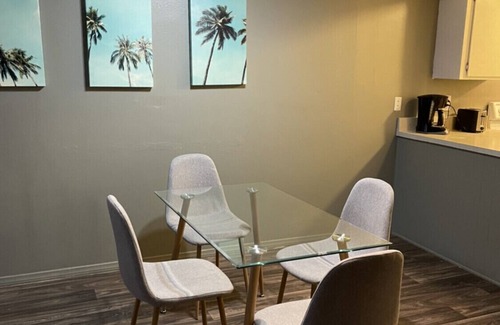 Historic Tennis Club Apartamento | Apt F- furnished 1bed/1bath upstairs with mountain view in Downtown Palm Springs