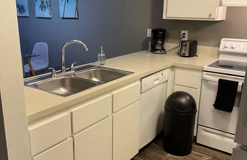 Historic Tennis Club Apartamento | Apt F- furnished 1bed/1bath upstairs with mountain view in Downtown Palm Springs
