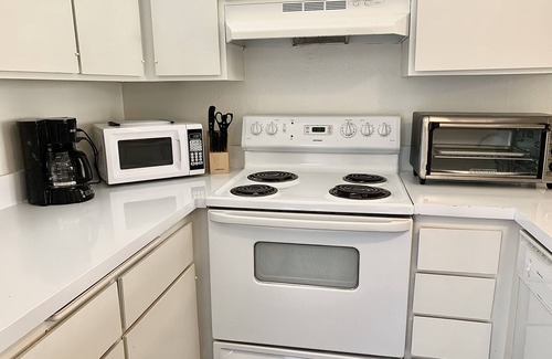 Historic Tennis Club Apartamento | Apt G - furnished 1bed/1bath, second floor,in the heart of downtown Palm Springs