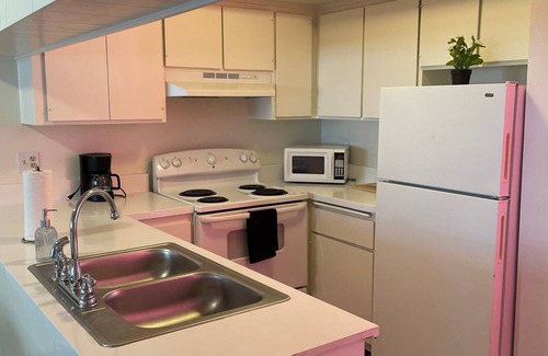 Historic Tennis Club Apartamento | Apt G - furnished 1bed/1bath, second floor,in the heart of downtown Palm Springs