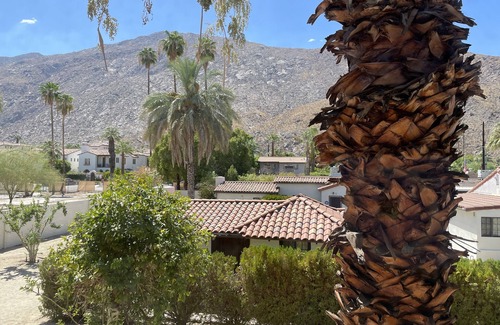 Historic Tennis Club Apartamento | Apt G - furnished 1bed/1bath, second floor,in the heart of downtown Palm Springs