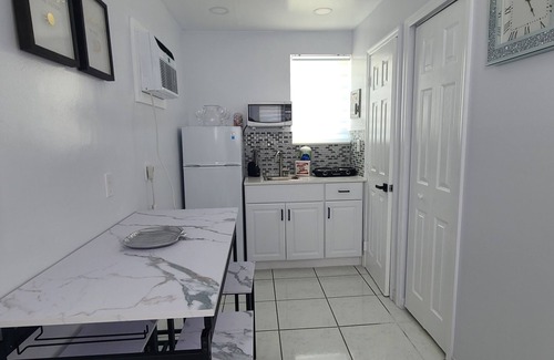 Boulevard Heights Apartamento | Apt Hollywood Fl close to Hard Rock Stadium and Hard Rock Casino Guitar Hotel