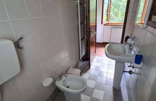 Camucia Apartamento | Apt near Cortona with a/c, pool, garden & beautiful views over the countryside