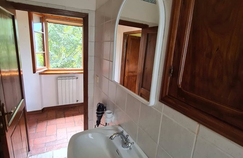 Camucia Apartamento | Apt near Cortona with a/c, pool, garden & beautiful views over the countryside