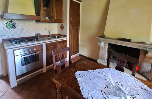 Camucia Apartamento | Apt in 19th century farmhouse near Cortona, pool, garden and beautiful views