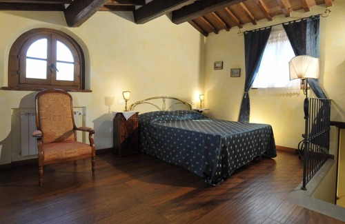 Camucia Apartamento | Apt in 19th century farmhouse near Cortona, pool, garden and beautiful views