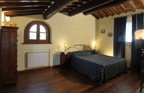 Camucia Apartamento | Apt in 19th century farmhouse near Cortona, pool, garden and beautiful views