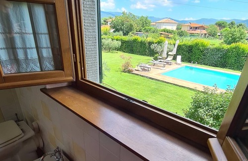 Camucia Apartamento | Apt in 19th century farmhouse near Cortona, pool, garden and beautiful views
