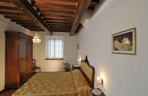 Camucia Casa | Apt in 19th century farmhouse near Cortona, pool, garden and beautiful views