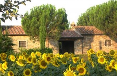Camucia Casa | Apt in 19th century farmhouse near Cortona, pool, garden and beautiful views