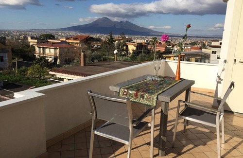 Angri Apartamento | Apt in a Villa with Terrace on stunning Vesuvio View!