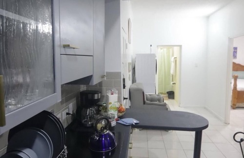 Barbican Apartamento | Apt. In gated community near Bob Marley Museum with a pool