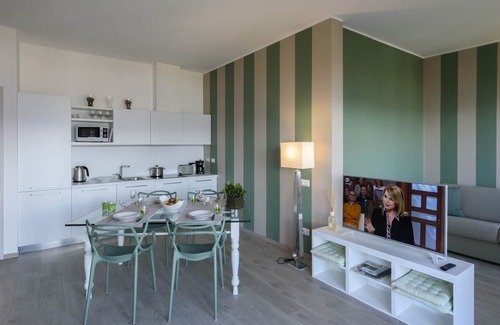 Stresa Apartamento | Apt in Stresa, superb view of Lake Maggiore, balcony, WiFi, A/C, garage & garden