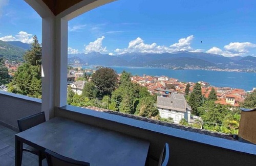 Stresa Apartamento | Apt in Stresa, superb view of Lake Maggiore, balcony, WiFi, A/C, garage & garden