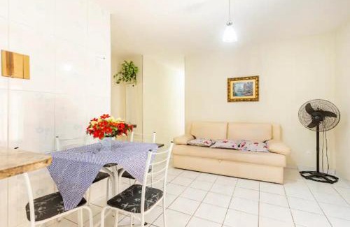 Praia do Morro Apartamento | Apt na quadra da praia do Morro com área Lateral