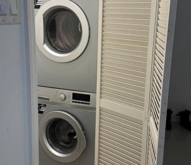 Kingston Apartamento | Apt Near Devon - Kingston- POOL- B306 FIWI