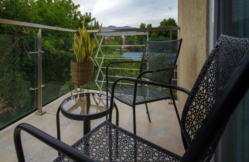 Kingston Apartamento | Apt Near Devon - Kingston- POOL- B306 FIWI