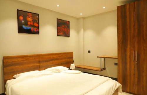 Lajpat Nagar Apartamento | Apt# ONE-FOUR-TWO - with Lift - High Speed Wifi - Smart TV