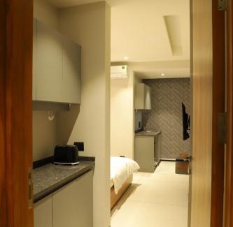 Lajpat Nagar Apartamento | Apt# ONE-FOUR-TWO - with Lift - High Speed Wifi - Smart TV