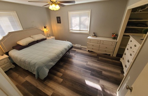 Owatonna Casa | Apt Retreat 2nd TWO None! Firepit, pet-friendly, remodeled.